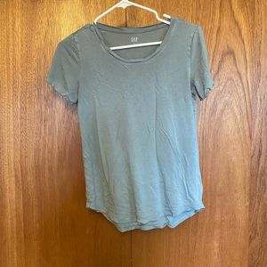 Gap shirt